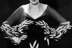 1932-Sylvia-Sidney-wears-a-Travis-Banton-gown