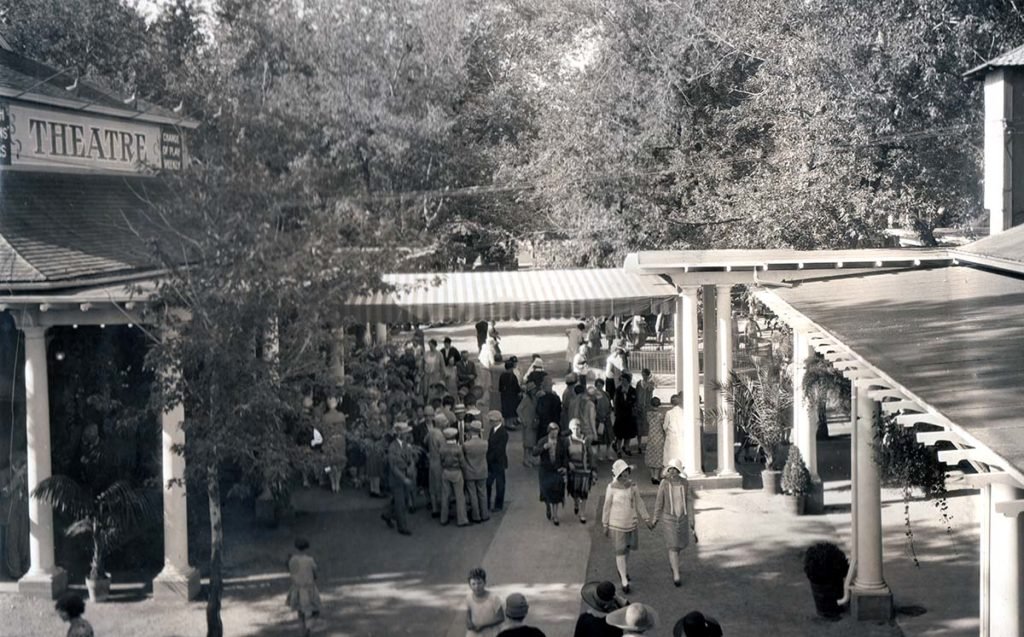 1920cir Theatre Entrance Crowd